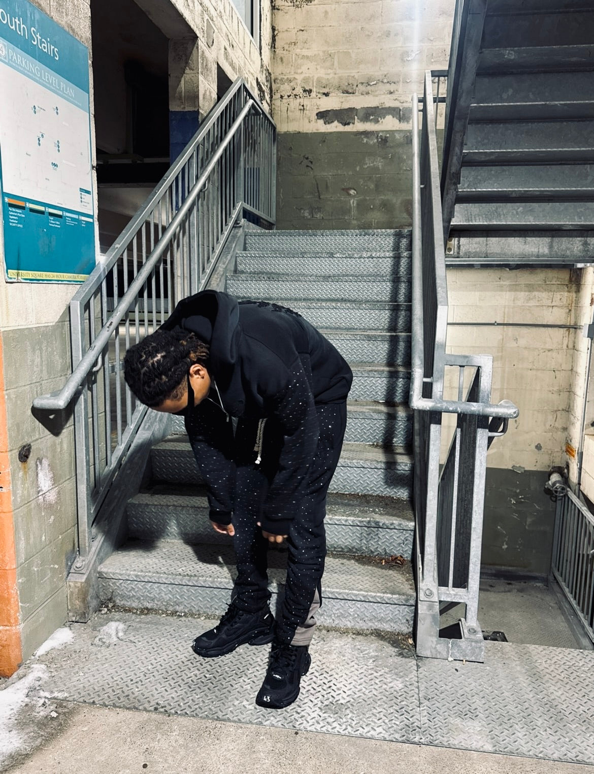 BLACK VNZ JOGGERS