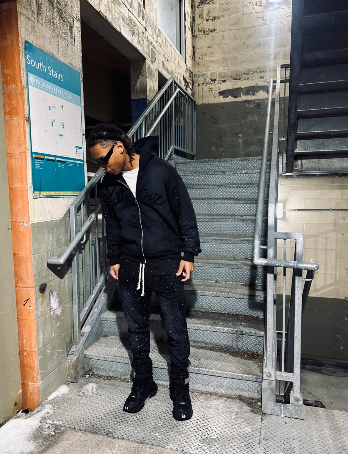 BLACK VNZ JOGGERS